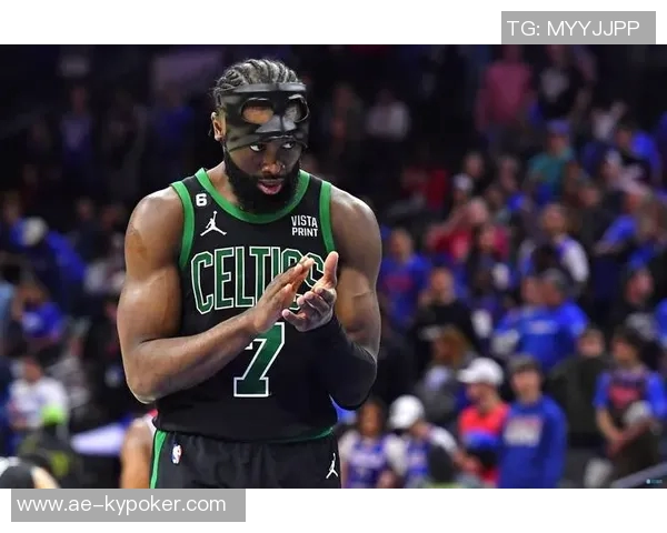 末节狂砍14分杰伦布朗全场25投11中斩获31分9篮板2助攻2封盖表现出色