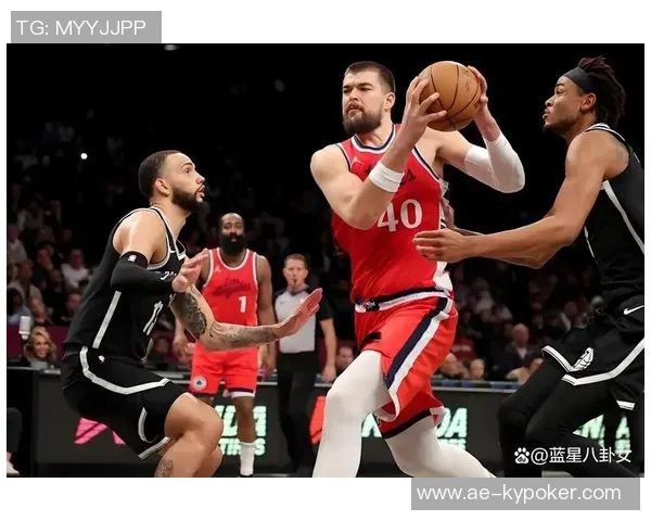 库里谈防守策略：多人包夹哈登与小卡让他们在混战中难以发挥